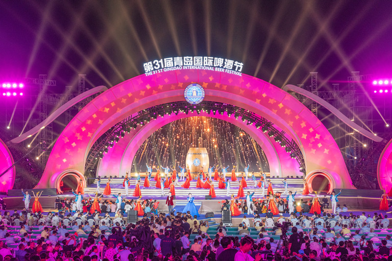第31屆青島國(guó)際啤酒節(jié)在金沙灘啤酒城盛大開幕(圖2) 第31屆青島國(guó)際啤酒節(jié)在金沙灘啤酒城盛大開幕(圖2)