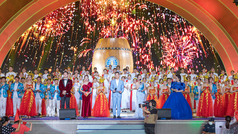 第31屆青島國(guó)際啤酒節(jié)在金沙灘啤酒城盛大開幕(圖8) 第31屆青島國(guó)際啤酒節(jié)在金沙灘啤酒城盛大開幕(圖8)